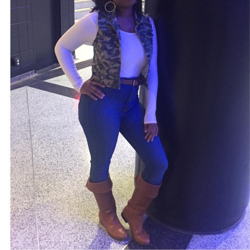 Crop No Sleeve Vest